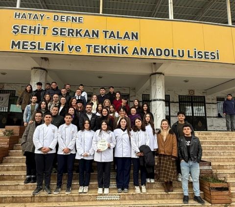 Bonna, Geleceğin Şeflerinin Yanında Olmaya Devam Ediyor