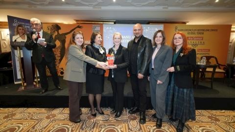 Kadın Girişimcileri Destekleme Zirvesi’nde Kadınların Başarıları Ödüllerle Taçlandı