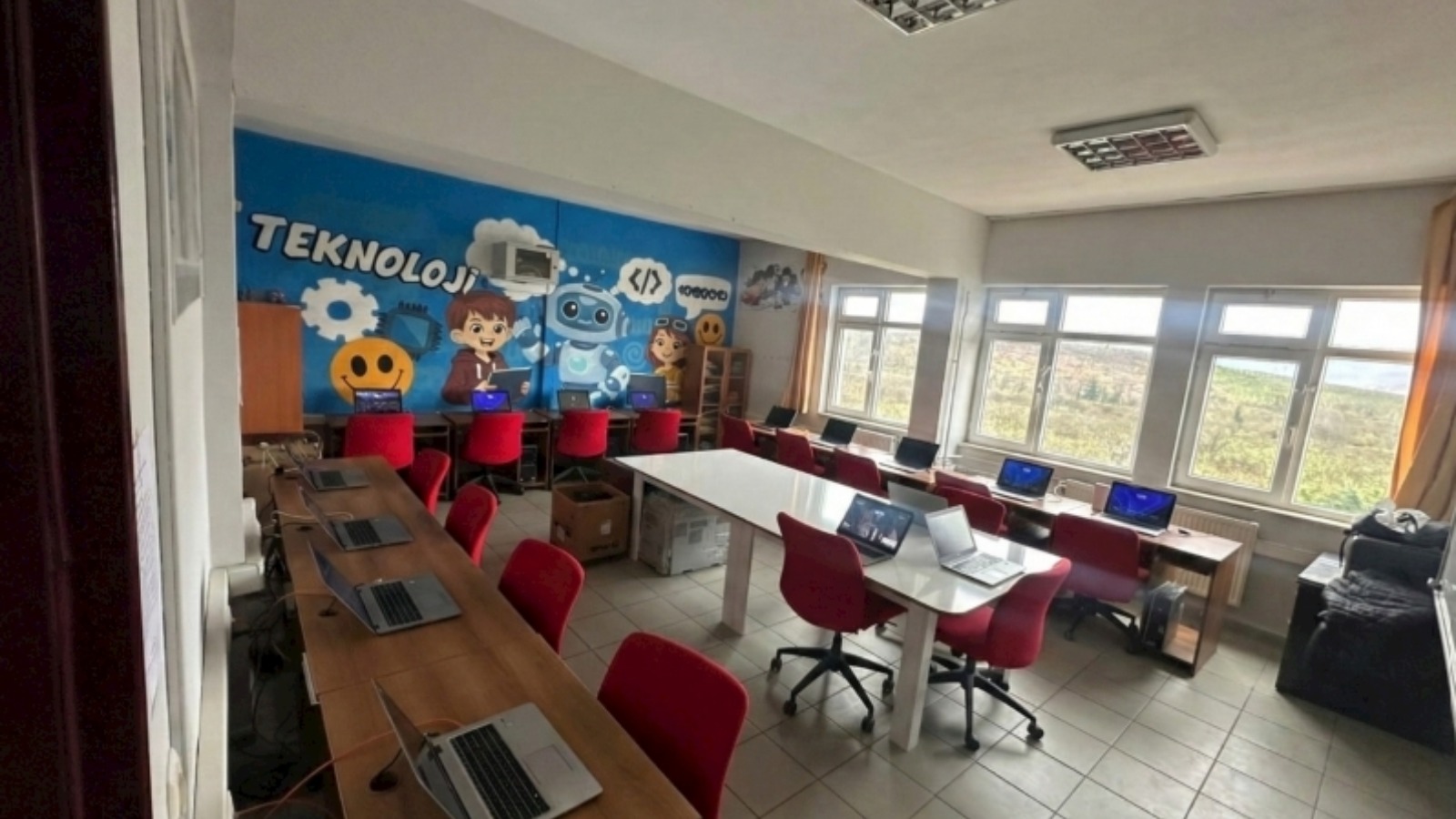 Genç Hayat Vakfı ve Doğuş Teknoloji “Dijital Adım” Projesiyle, Çocukları Yapay Zekâ Çağına Hazırlıyor