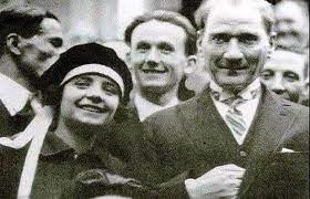 Türkiye'nin Çağdaşlaşma Yolundaki Parlak Işığı: Süreyya Ağaoğlu