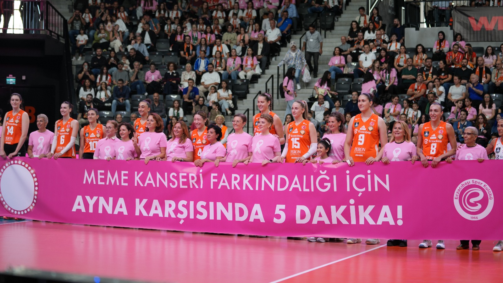 Memorial ve Eczacıbaşı Spor Kulübü, Meme Kanseri Farkındalığını Voleybol Sahasına Taşıdı