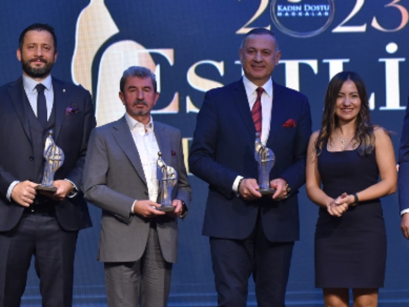 EŞİTLİĞİN LİDERLERİ 2023 ÖZEL ÖDÜLLERİ SAHİPLERİYLE BULUŞTU