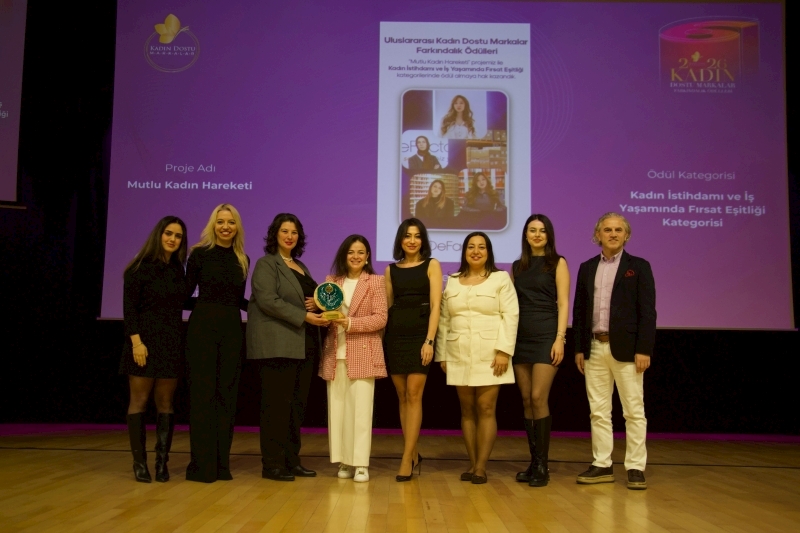 DeFacto, “Mutlu Kadın Hareketi” Projesiyle Kadın Dostu Markalar Platformu’ndan Ödül Aldı