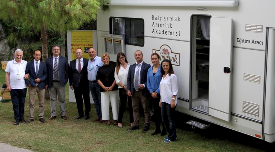 BALPARMAK ARICILIK AKADEMİSİ’NDE İLK MEZUNLARIN %50’Sİ KADIN