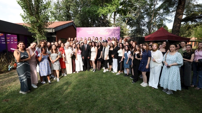 İstanbul Vakfı, Büyüt Hayallerini Projesiyle Kız Çocuklarının Eğitim Yolculuğuna Destek Oluyor