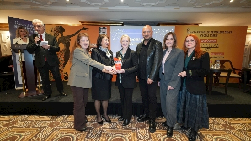 Kadın Girişimcileri Destekleme Zirvesi’nde Kadınların Başarıları Ödüllerle Taçlandı