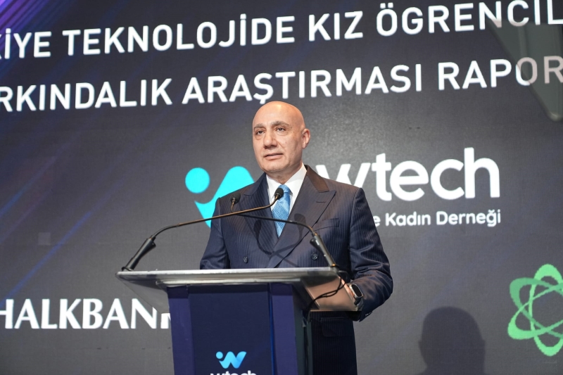 Genç kızları teknoloji alanında desteklemeye devam edeceğiz