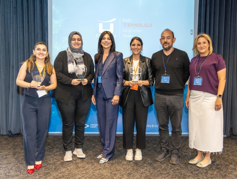 Eğitim, mentörlük ve networking desteği sunuyor