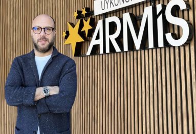 Teknolojik yenilikleri benimseyip yaratıcı ürünler sunmaya çalışıyoruz