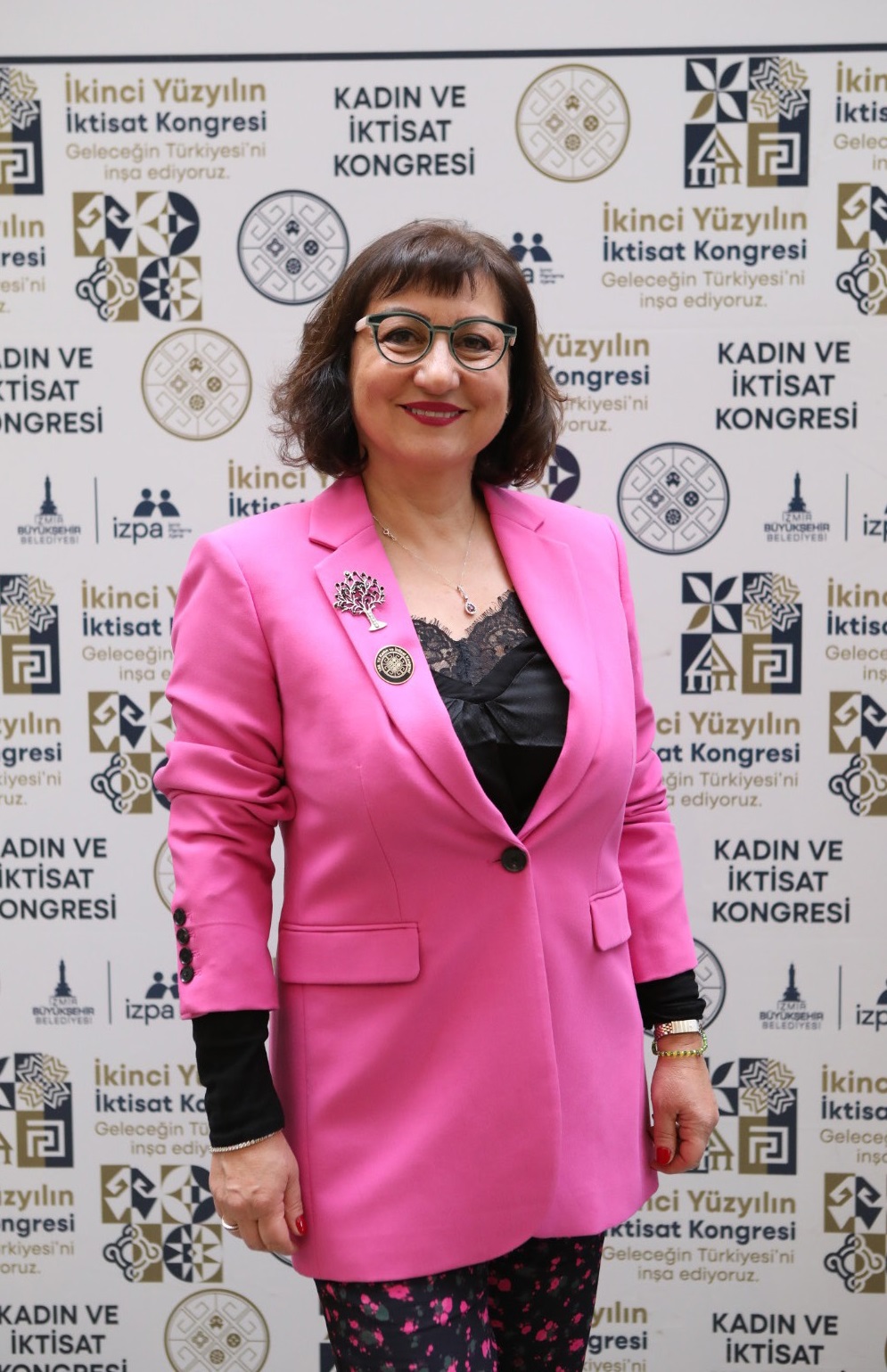 ŞAHİKA YÖRÜKOĞLU AŞKINER; Özsimge Tekstil Ltd. Şti. Sahibi