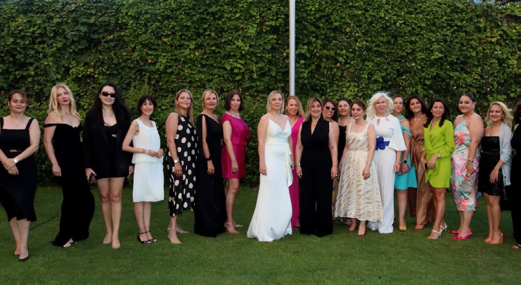 İZİKAD: TOPLUMSAL CİNSİYET EŞİTLİĞİ MÜCADELESİNİN GÜÇLÜ KALESİ