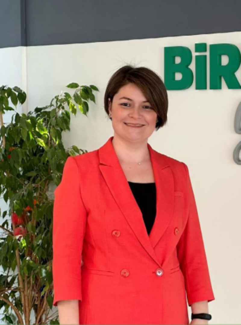 HAFTADA 4 GÜN ÇALIŞMA SİSTEMİYLE ÇALIŞAN MEMNUNİYETİ İLE BAĞLILIĞINI ARTIRIYORUZ