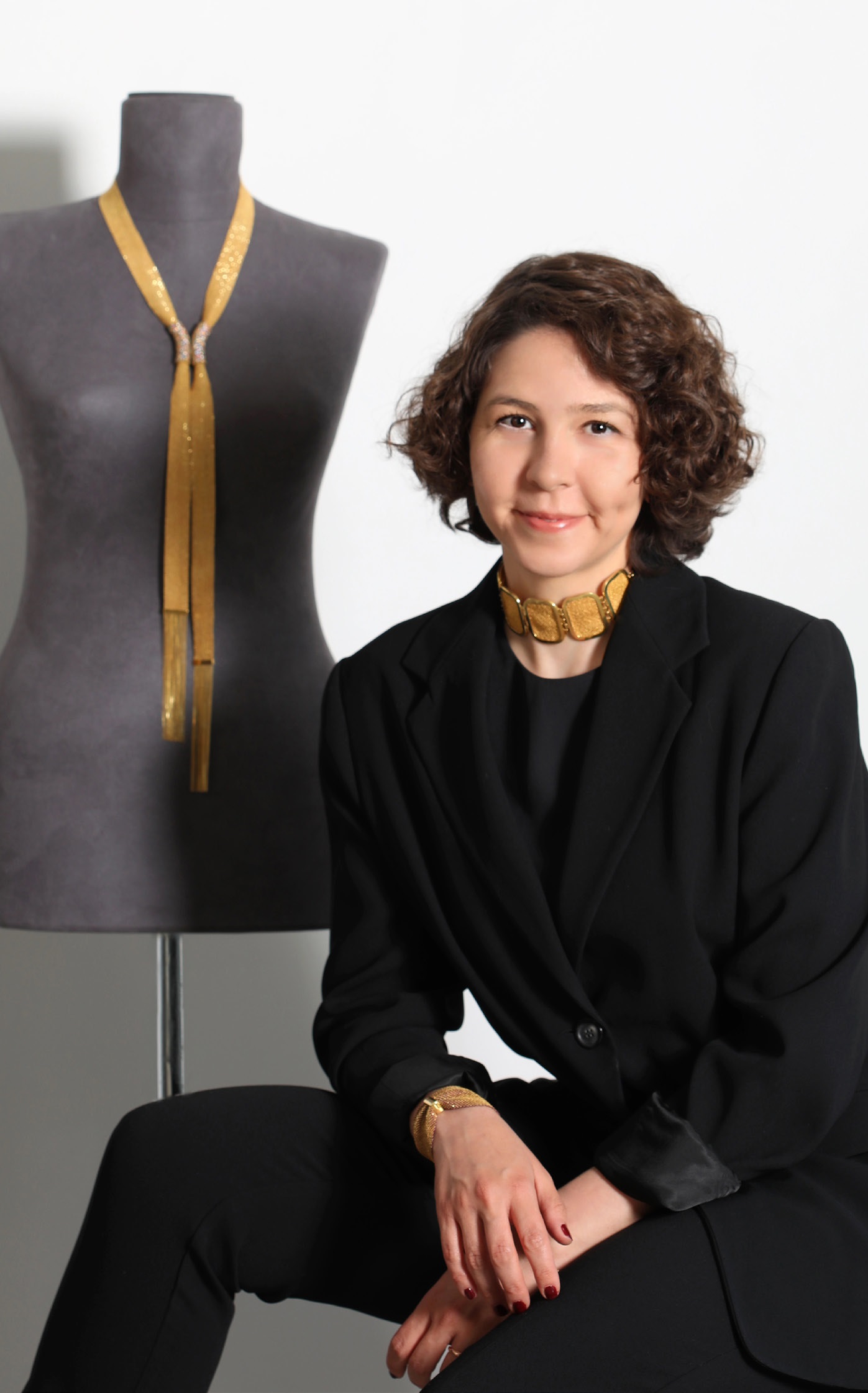 ZEYNEP NAZ SUNGURLU KIR; Edde Mücevherat Firma Sahibi