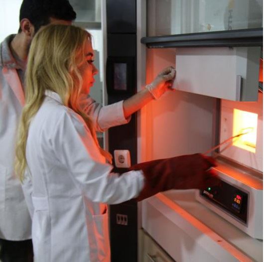 CansuFırınkarşısındafoto