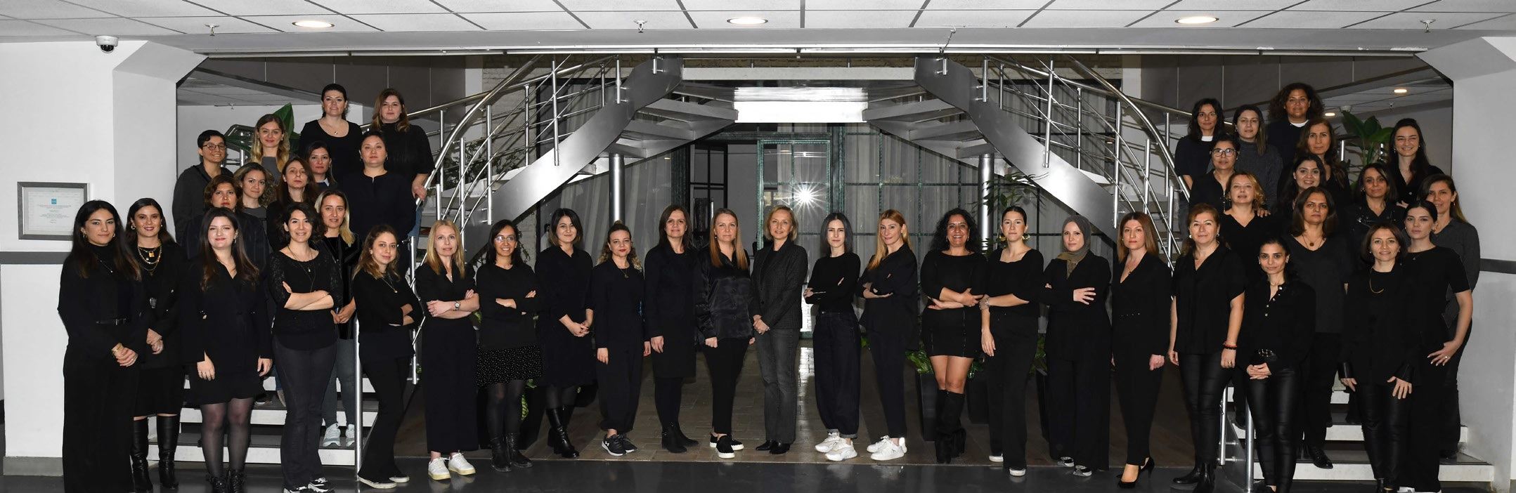 ElvanÜnlütürkÇOKKalabalıkfoto