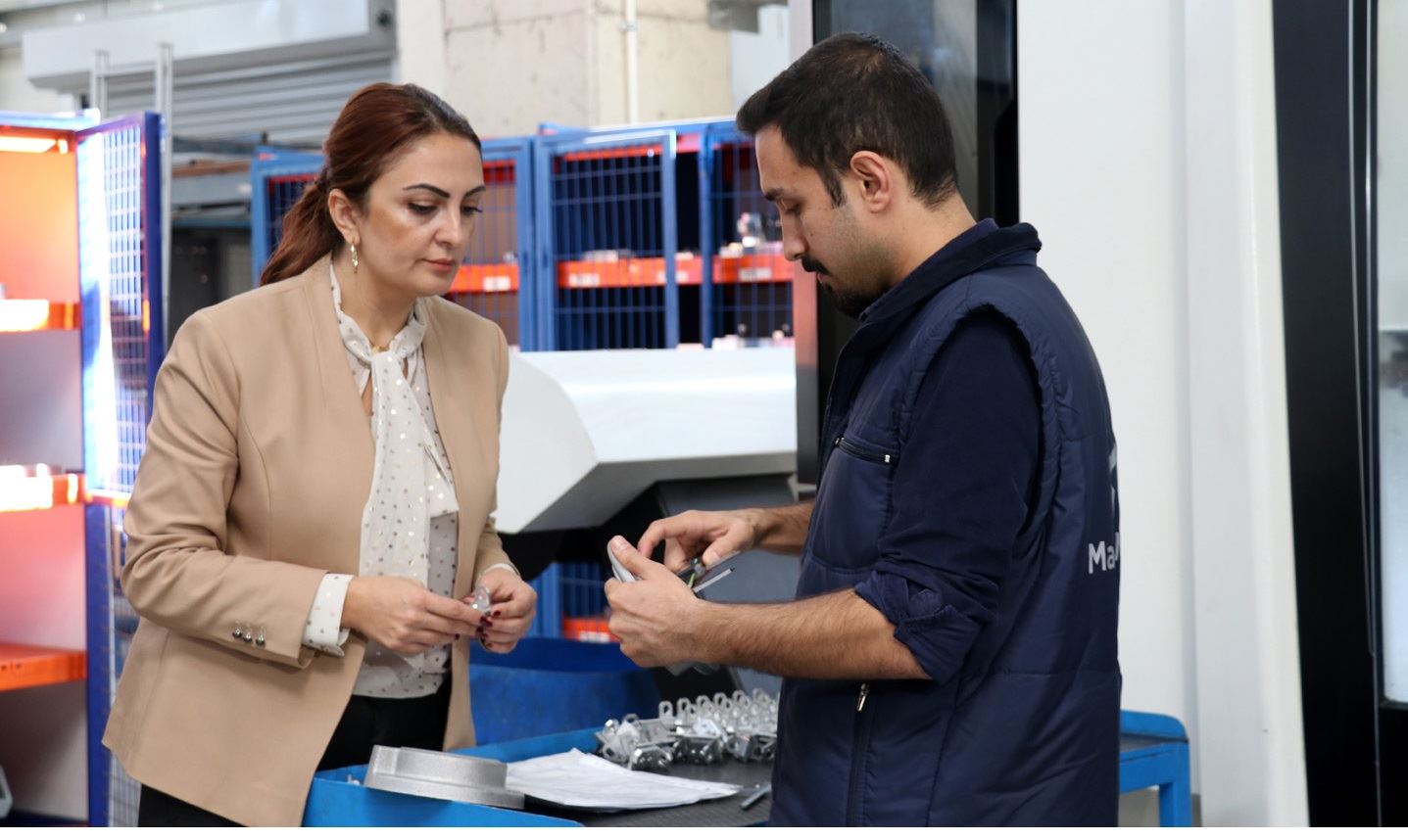 FilizAkkaşAdamlaYarımFoto