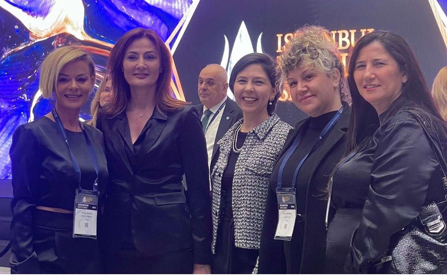 Zeynepyarımboykadınlarla