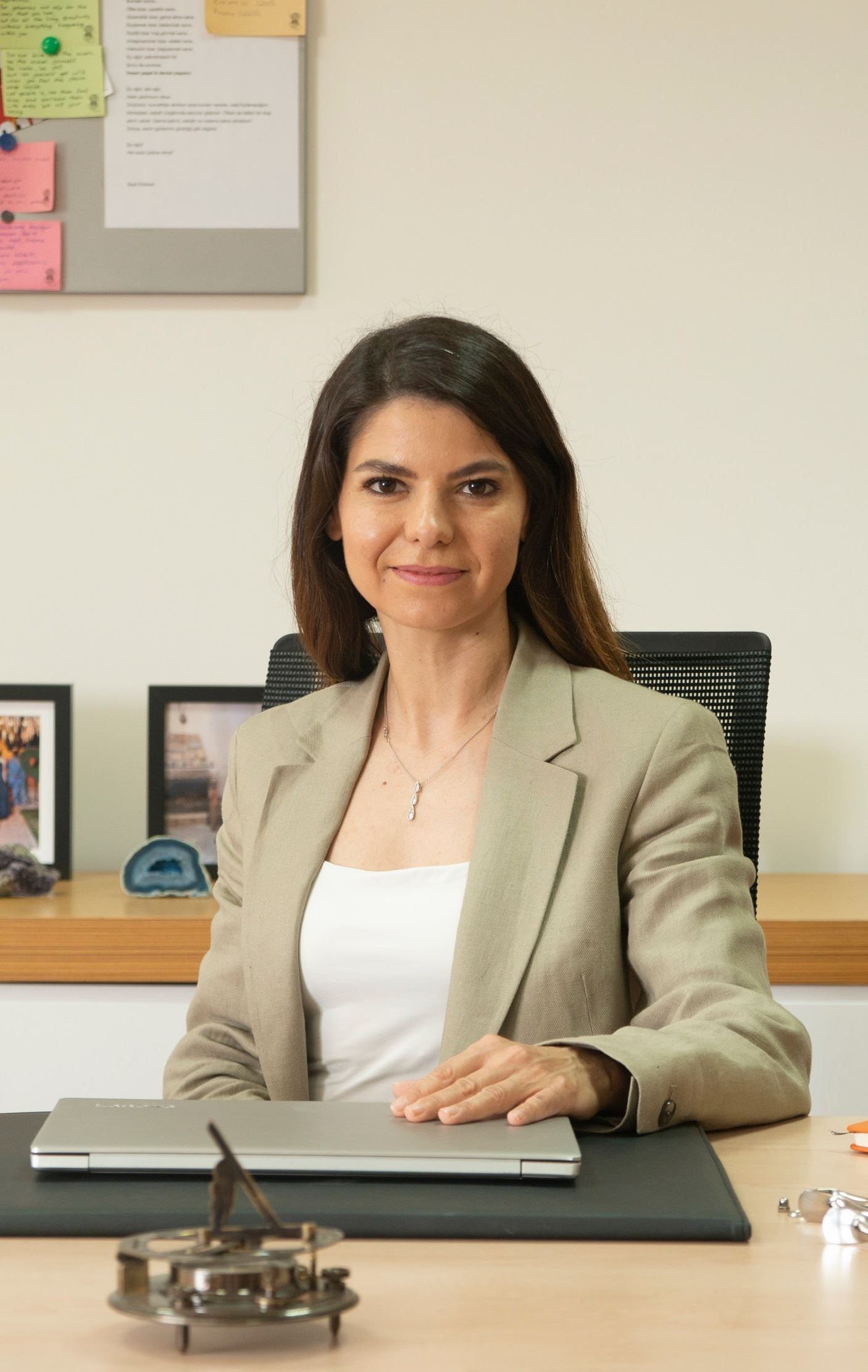 Gülesin Atalay; Mutlu Metal Yö..