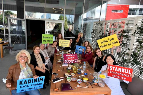 AYŞE ARMAN’IN “İYİLİK KOLYELERİ” MEME KANSERİYLE MÜCADELEYE DESTEK OLUYOR