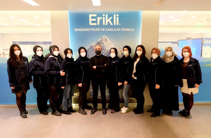 NESTLÉ WATERS, KADINLARA FORKLİFT OPERATÖRLÜĞÜ EĞİTİMİ VERİYOR