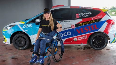 Binance TR, Dünyanın Tek Engelli Kadın Ralli Pilotu Kübra Denizci Keskin’e Sponsorluk Desteği Verecek