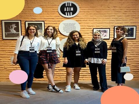 BİR ADIM VAR VAKFI’NIN DESTEKLEDİĞİ 10 KADIN SANATÇI, BASE İSTANBUL’DA