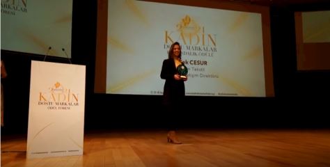 YEŞİM TEKSTİL “KELEBEĞİN DÜNYASI” ve “KADIN DEĞİŞİR DÜNYA DEĞİŞİR”PROJELERİYLE KADIN DOSTU MARKALAR 2021 FARKINDALIK ÖDÜLÜNÜN SAHİBİ OLDU