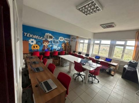 Genç Hayat Vakfı ve Doğuş Teknoloji “Dijital Adım” Projesiyle, Çocukları Yapay Zekâ Çağına Hazırlıyor