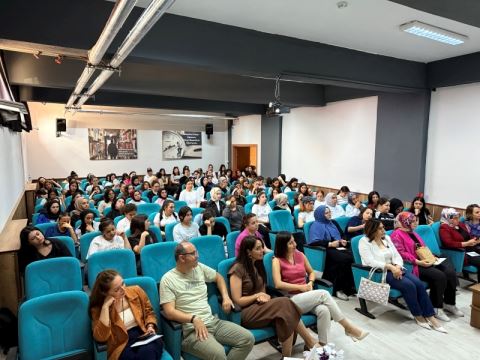 Genç Kadınlar İş Dünyasına “Güvenli Adımlar”la Hazırlanıyor