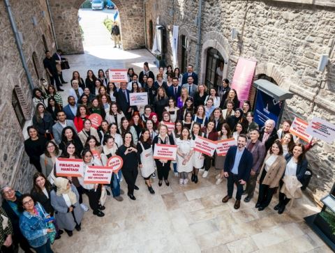 Güler Sabancı İzmir’de Genç Kadınlarla Buluştu