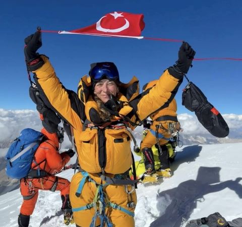 Gülnur Tumbat, K2 Dağı Zirvesine Çıkan İlk Türk Kadın Dağcı Oldu