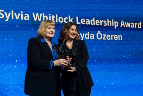 İzmirli Rotaryen Ayda Özeren’e Uluslararası Liderlik Ödülü