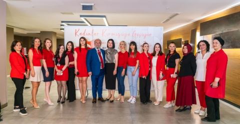“Kadınlar Kırmızıya Geçiyor” Kampanyası ile Kadın Kalp Sağlığına Dikkat Çekildi