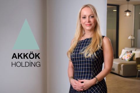 KENDİSİNİ REHBER OLARAK GÖRÜP EKİBİNİ GELİŞTİRMEYE ODAKLANIYOR