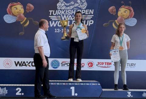 Milli Sporcu Emine Arslan, Turkish Open WAKO World Cup’ta Altın Madalya Kazandı