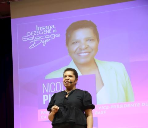 Nicole Piggott, 6. Uluslararası Kadın Dostu Markalar Farkındalık Ödülleri’nde Küresel Liderlik Perspektifini Paylaştı