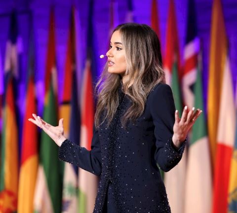 Sophia Kianni; öğrenci ve sosyal girişimci