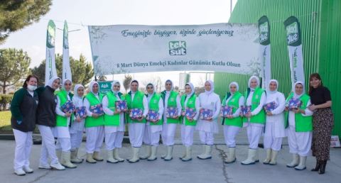 Teksüt, 8 Mart’ı Kadın Çalışanlarıyla Birlikte Kutladı